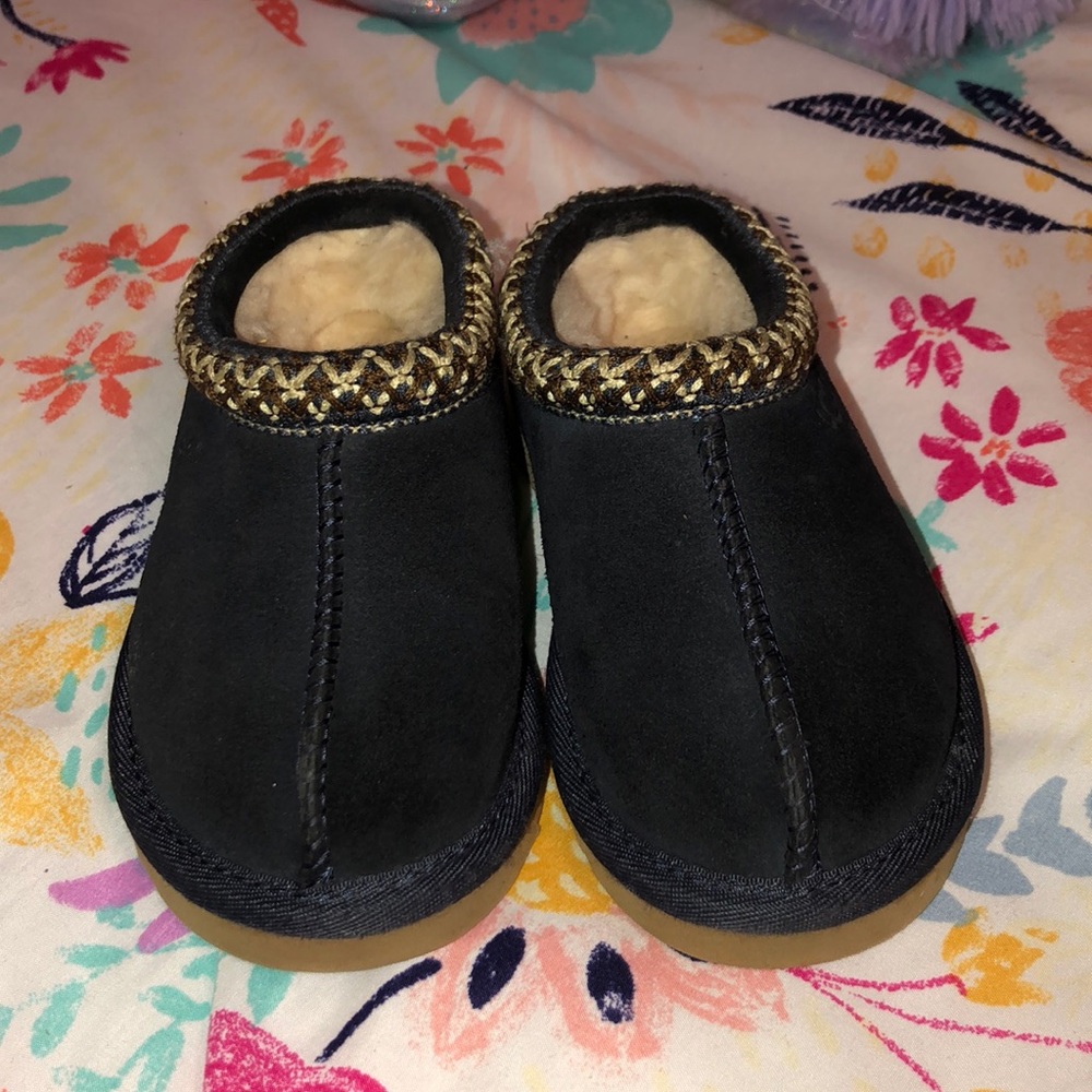 Navy blue Ugg slip on a